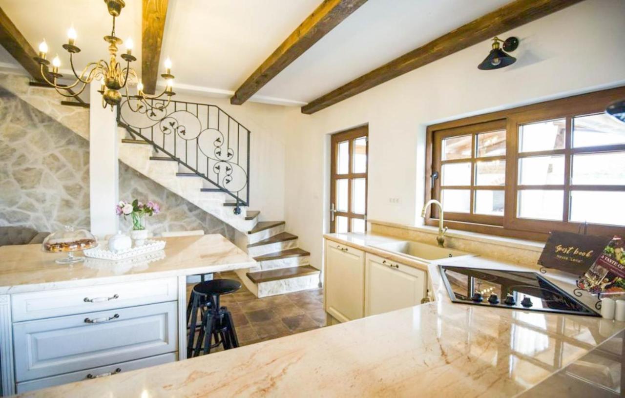 希贝尼克House For Rent Leila别墅 外观 照片